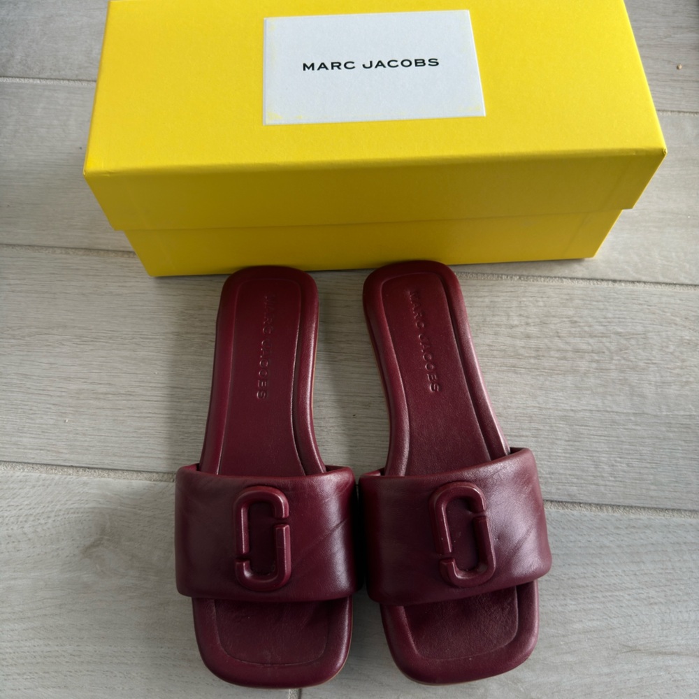 MARC JACOBS 
 THE J MARC LEATHER SANDAL